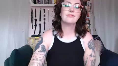 Snapshot of vixinvvitch chatting on 06.19.26 VIXIN online show from 06.19.26