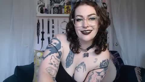 Snapshot of vixinvvitch chatting on 06.26.26 VIXIN online show from 06.26.26
