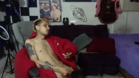 Snapshot of vl21cm chatting on 02.05.25 vl21cm online show from 02.05.25