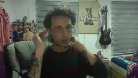 Snapshot of vl21cm chatting on 10.26.25 vl21cm online show from 10.26.25