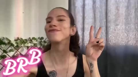 Snapshot of vodkadelulo_ chatting on 11.24.25 vodkadelulo online show from 11.24.25