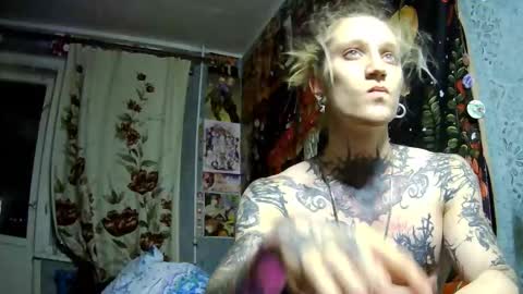 Snapshot of voldan_elf chatting on 10.30.25 Elf online show from 10.30.25