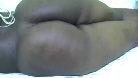 Snapshot of wakanda_43 chatting on 10.08.25 candy online show from 10.08.25