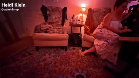 Snapshot of wakehimup chatting on 12.19.25 wakehimup online show from 12.19.25