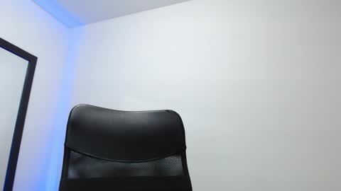 Snapshot of walter_brownn01 chatting on 01.21.25 WALTER BROWN  online show from 01.21.25