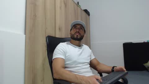 Snapshot of walter_brownn01 chatting on 10.30.25 WALTER BROWN online show from 10.30.25