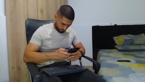 Snapshot of walter_brownn01 chatting on 11.12.25 WALTER BROWN online show from 11.12.25