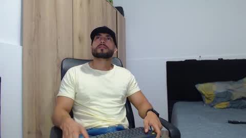 Snapshot of walter_brownn01 chatting on 11.15.25 WALTER BROWN online show from 11.15.25