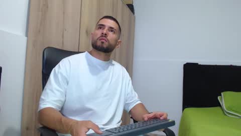 Snapshot of walter_brownn01 chatting on 11.30.25 WALTER BROWN online show from 11.30.25