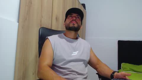 Snapshot of walter_brownn01 chatting on 12.05.25 WALTER BROWN online show from 12.05.25