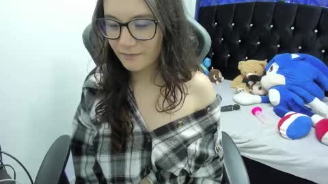 Snapshot of wanda_sg chatting on 02.19.25 Alexandra online show from 02.19.25