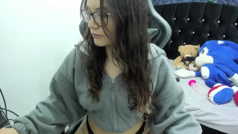 Snapshot of wanda_sg chatting on 02.19.25 Alexandra online show from 02.19.25