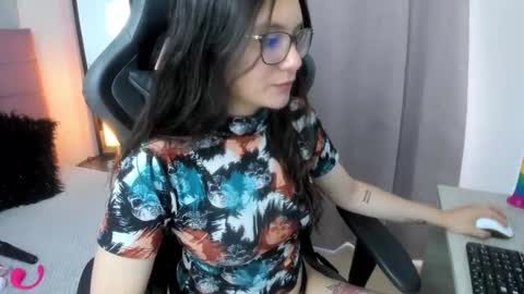 Snapshot of wanda_sg chatting on 09.12.25 Alexandra online show from 09.12.25