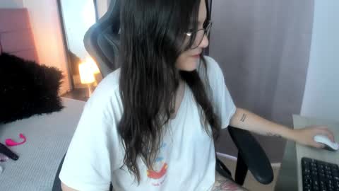 Snapshot of wanda_sg chatting on 09.15.25 Alexandra online show from 09.15.25