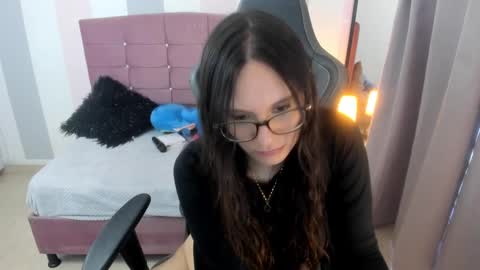 Snapshot of wanda_sg chatting on 09.25.25 Alexandra online show from 09.25.25