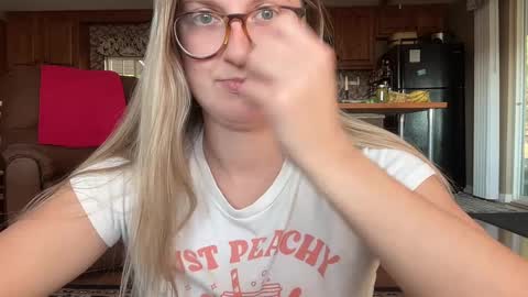 Snapshot of wanderlustjade chatting on 12.04.24 Jade Adonis online show from 12.04.24