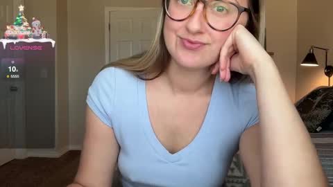 Snapshot of wanderlustjade chatting on 12.19.24 Jade Adonis online show from 12.19.24