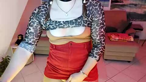 Emilia inst  online show from 01.06.25