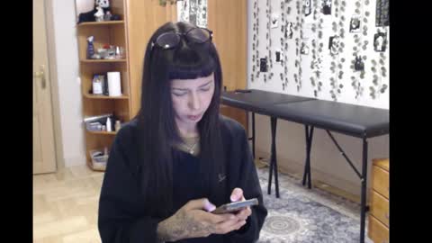 Mina online show from 11.22.25