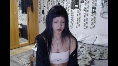 Mina online show from 04.17.26