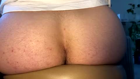 Snapshot of wboybutt chatting on 10.19.25 wboybutt online show from 10.19.25
