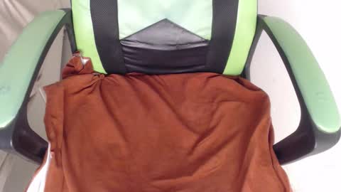 Snapshot of we_n_you chatting on 10.16.25 Trixie 3 online show from 10.16.25