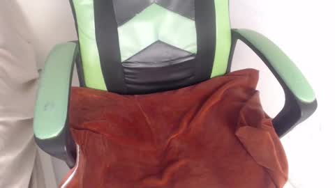 Snapshot of we_n_you chatting on 10.20.25 Trixie 3 online show from 10.20.25