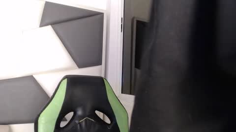 Snapshot of we_n_you chatting on 10.23.25 Trixie 3 online show from 10.23.25