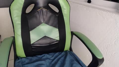 Snapshot of we_n_you chatting on 10.26.25 Trixie 3 online show from 10.26.25