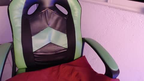 Snapshot of we_n_you chatting on 10.28.25 Trixie 3 online show from 10.28.25