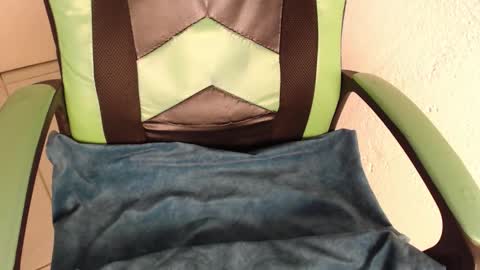 Snapshot of we_n_you chatting on 10.30.25 Trixie 3 online show from 10.30.25