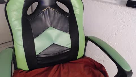 Snapshot of we_n_you chatting on 11.06.25 Trixie 3 online show from 11.06.25