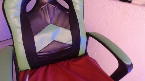 Snapshot of we_n_you chatting on 11.10.25 Trixie 3 online show from 11.10.25