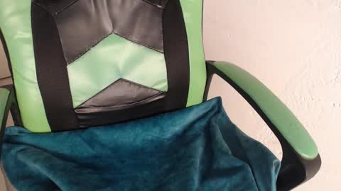 Snapshot of we_n_you chatting on 11.14.25 Trixie 3 online show from 11.14.25