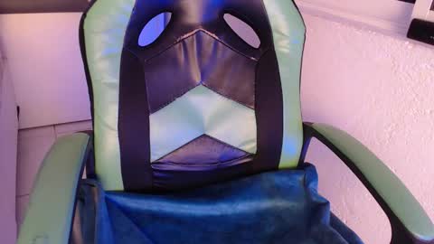 Snapshot of we_n_you chatting on 11.16.25 Trixie 3 online show from 11.16.25