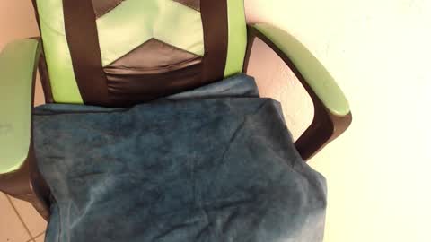 Snapshot of we_n_you chatting on 11.17.25 Trixie 3 online show from 11.17.25