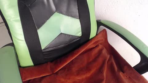 Snapshot of we_n_you chatting on 11.29.25 Trixie 3 online show from 11.29.25