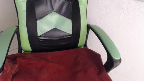 Snapshot of we_n_you chatting on 12.16.25 Trixie 3 online show from 12.16.25