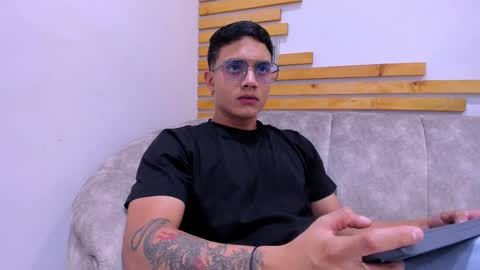 Jhonny Dick  his neighbors. online show from 09.18.25