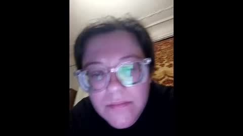 Snapshot of webgirl2 chatting on 10.08.25 Marina online show from 10.08.25