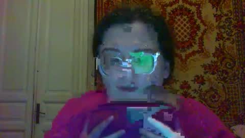 Snapshot of webgirl2 chatting on 11.28.25 Marina online show from 11.28.25