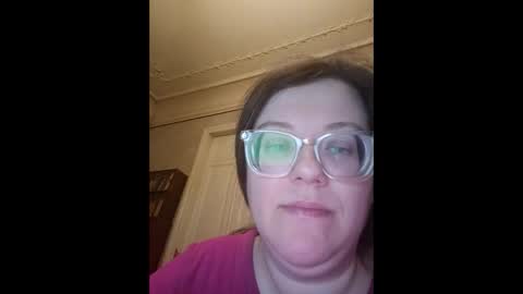 Snapshot of webgirl2 chatting on 12.17.25 Marina online show from 12.17.25