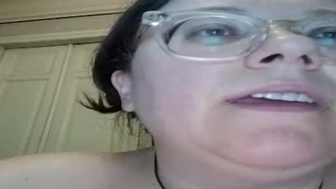 Snapshot of webgirl2 chatting on 06.25.26 Marina online show from 06.25.26