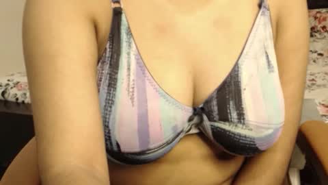 Snapshot of webshowxxx chatting on 10.01.25 mina online show from 10.01.25