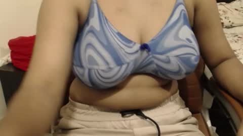 Snapshot of webshowxxx chatting on 10.04.25 mina online show from 10.04.25