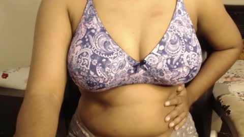 Snapshot of webshowxxx chatting on 10.31.25 mina online show from 10.31.25