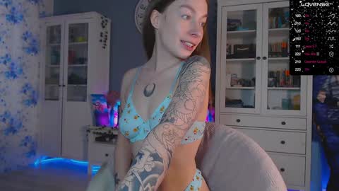 Snapshot of weed_princesss chatting on 01.10.25 moon online show from 01.10.25