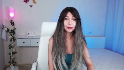 Snapshot of wendifoster chatting on 12.03.24 Wendi Foster online show from 12.03.24