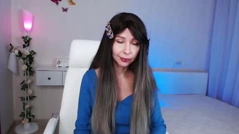 Snapshot of wendifoster chatting on 12.10.24 Wendi Foster online show from 12.10.24