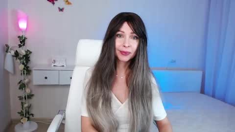 Snapshot of wendifoster chatting on 12.12.24 Wendi Foster online show from 12.12.24